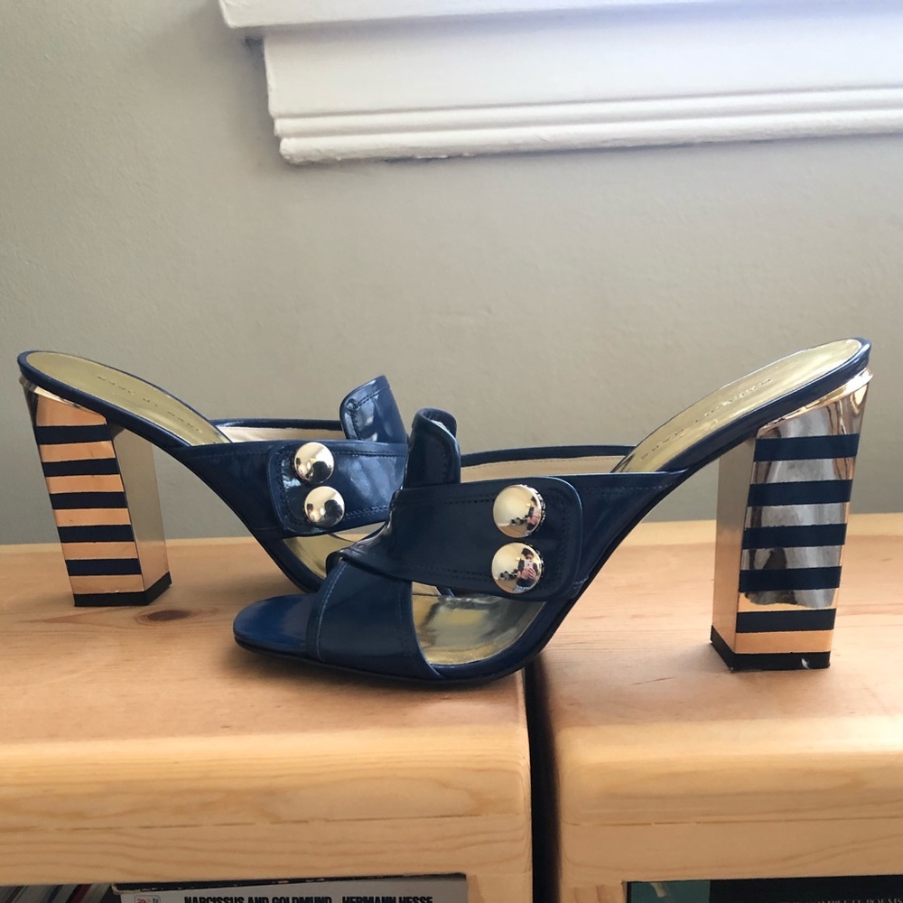 Marc Jacobs Patent Leather mule gold navy pin-up